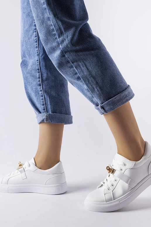 Sneakers bianche con accenti dorati...