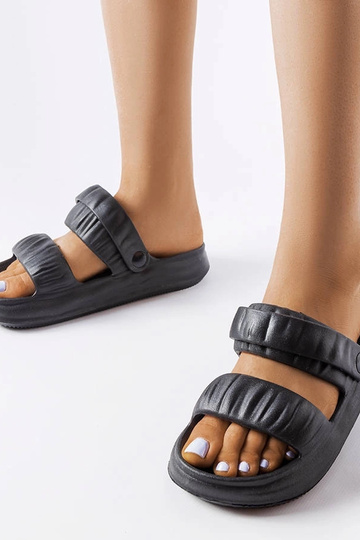 Infradito in schiuma nera...