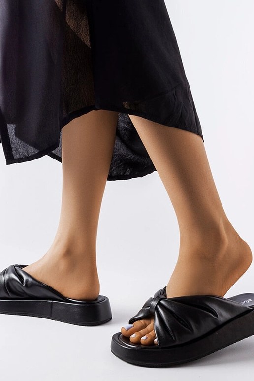 Infradito nere con zeppa bassa Hog