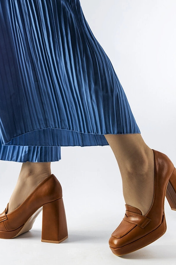 Sandali marroni con tacco... 2