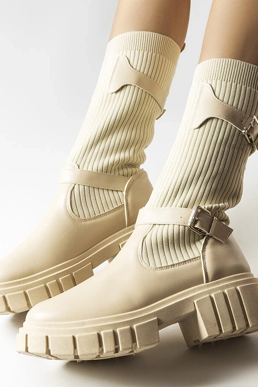 Stivali beige eleganti con gambale...