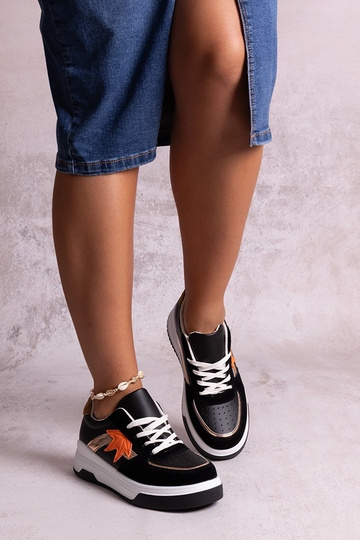 Sneakers neri in similpelle...