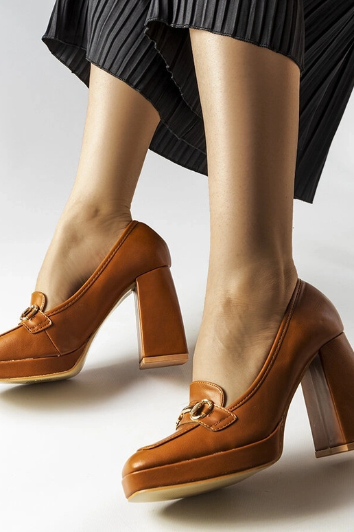 Décolleté marroni con tacco...