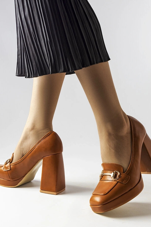 Décolleté marroni con tacco...