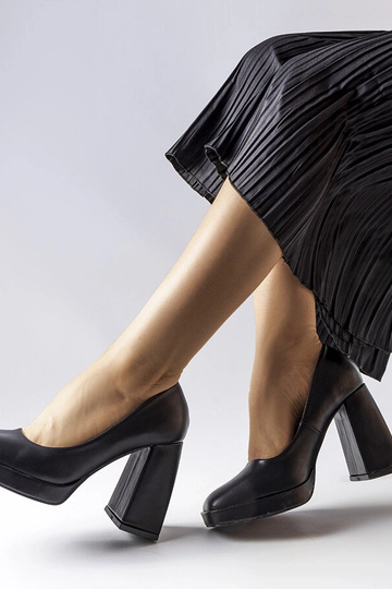 Décolleté nere con tacco...