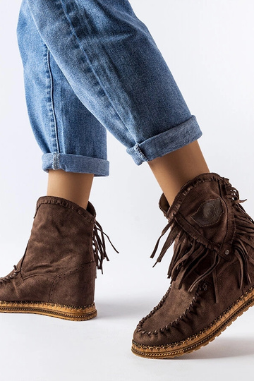 Stivaletti con zeppa... 2