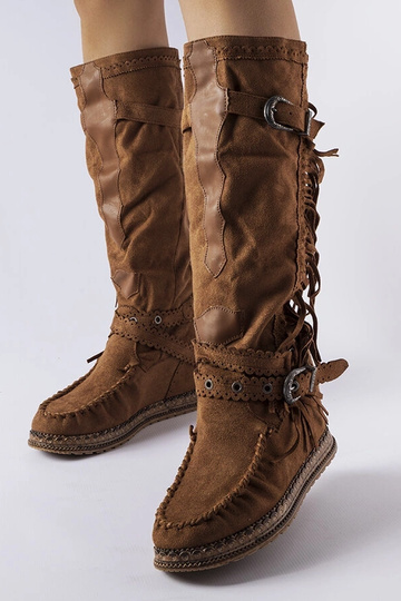 Stivali marroni con zeppa...