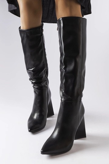 Stivali neri alti con...