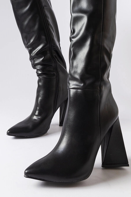 Stivali neri alti con tacco, "Medicina"