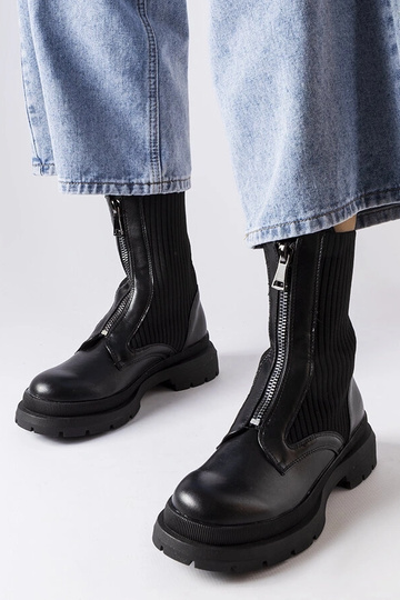 Stivali neri a calzino...