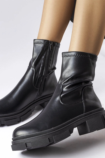 Stivali neri isolati Helvi 2