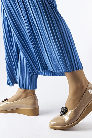 Ballerine in vernice beige con decoro Mellori 2