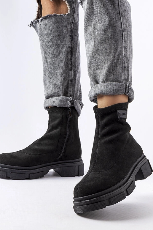 Stivali isolati in pelle scamosciata...