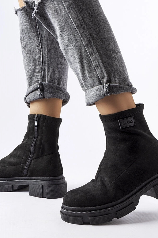 Stivali isolati in pelle scamosciata...