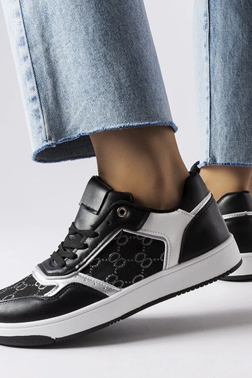 Sneakers nere decorate con...