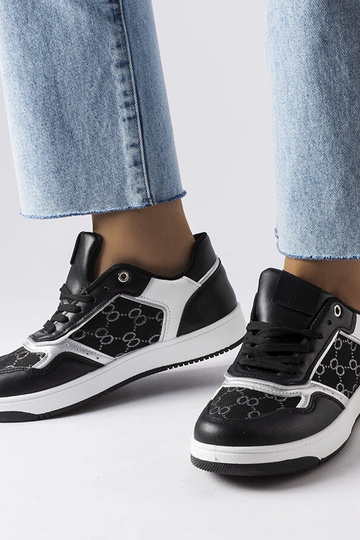 Sneakers nere decorate con... 2