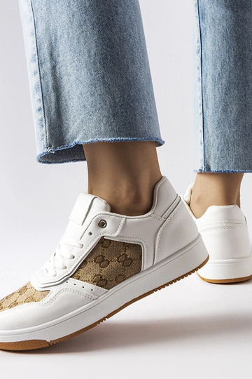 Sneakers bianche decorate con il monogramma di Isidora 2