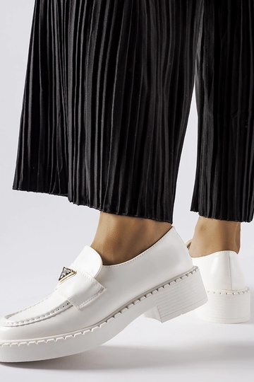 Mocassini bianchi da donna... 2