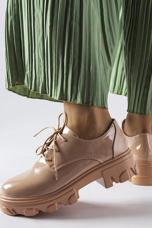 Scarpe Kelly in vernice beige