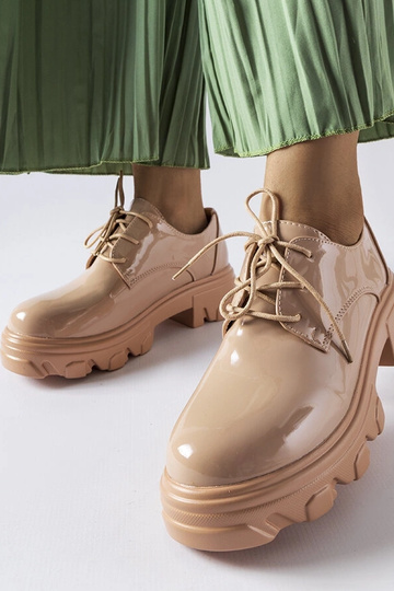 Scarpe Kelly in vernice beige 2
