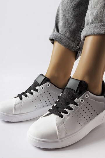 Scarpe sportive con colori... 2