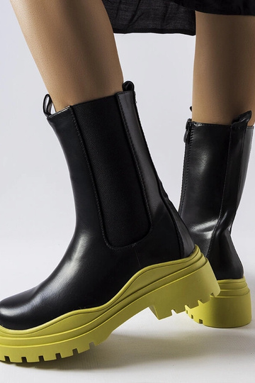 Stivaletti neri con suola... 2