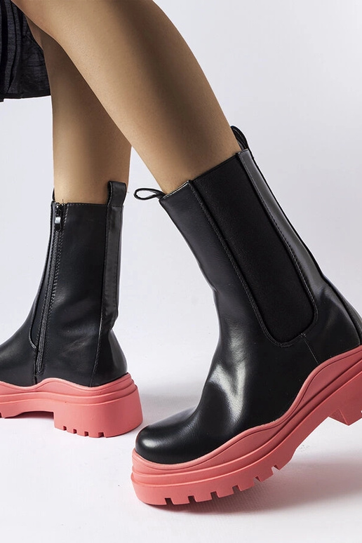 Stivaletti neri con suola colorata...