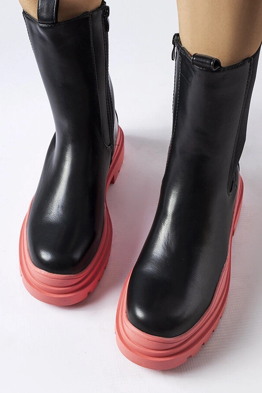 Stivaletti neri con suola colorata...