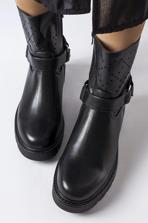 Stivaletti neri traforati con catena...