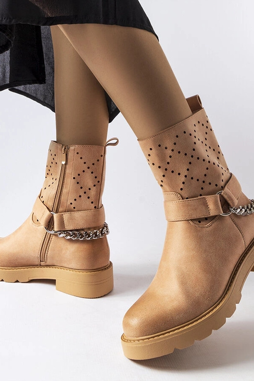 Stivaletti beige traforati con catena...