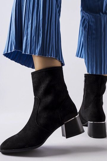 Stivaletti neri con gambale...