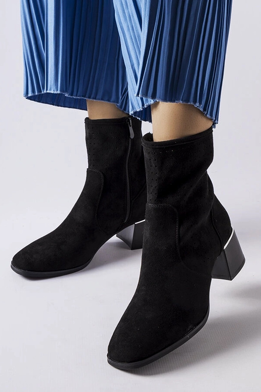 Stivaletti neri con gambale...