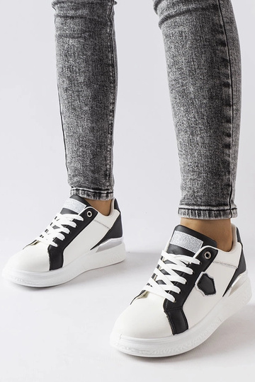Sneakers nere e bianche con accenti argentati Via