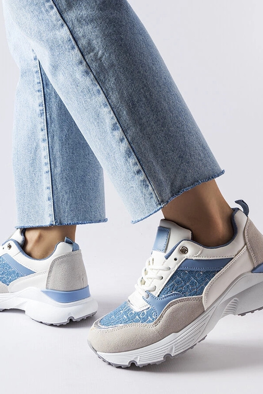 Scarpe blu e bianche con dettaglio...