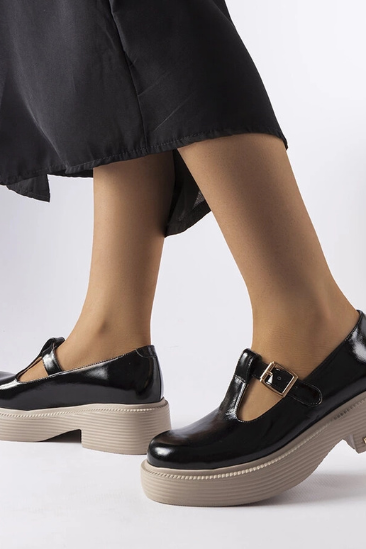 Stivaletti neri verniciati, Karino