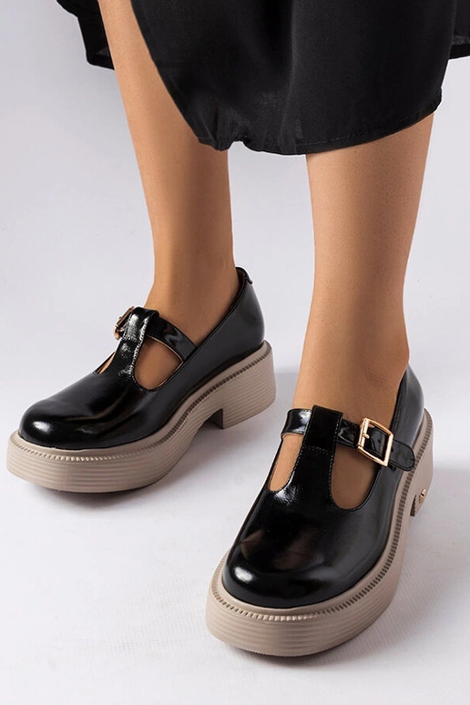 Stivaletti neri verniciati, Karino