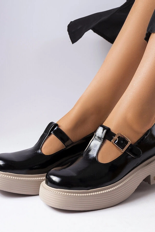 Stivaletti neri verniciati, Karino