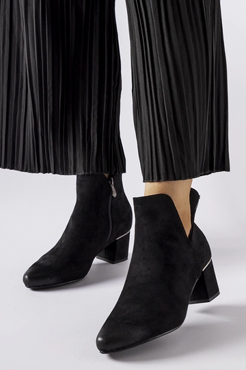 Anfibi neri con tacco...