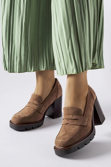 Scarpe con tacco alto...