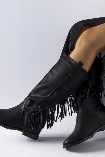 Stivali neri con zeppa... 2