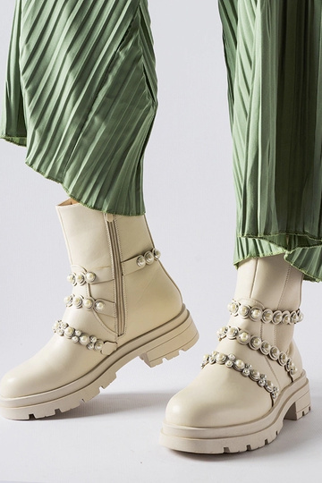 Stivaletti beige decorati...