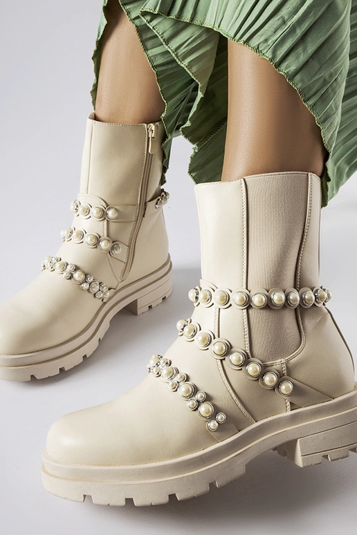 Stivaletti beige decorati con perle...