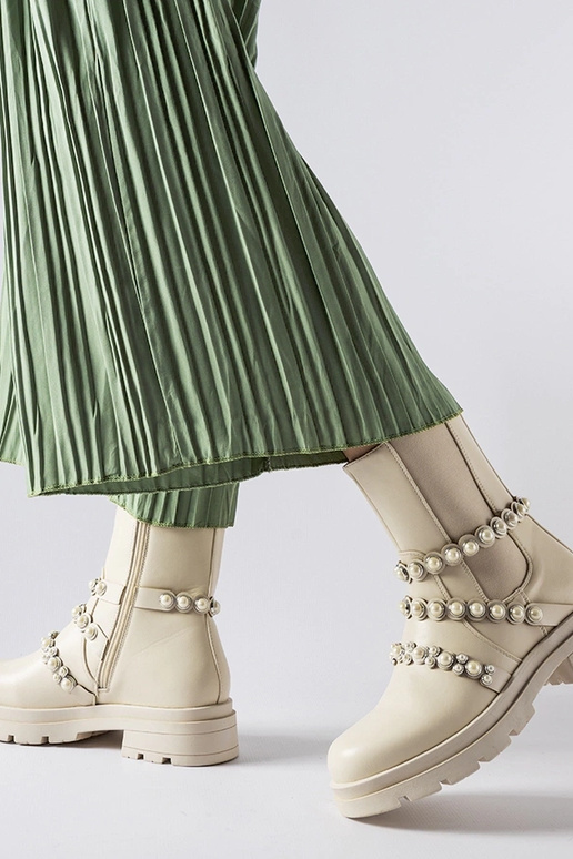 Stivaletti beige decorati con perle...