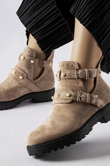 Stivaletti beige decorativi... 2