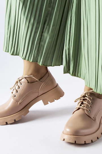 Scarpe beige Charleston con finitura opaca