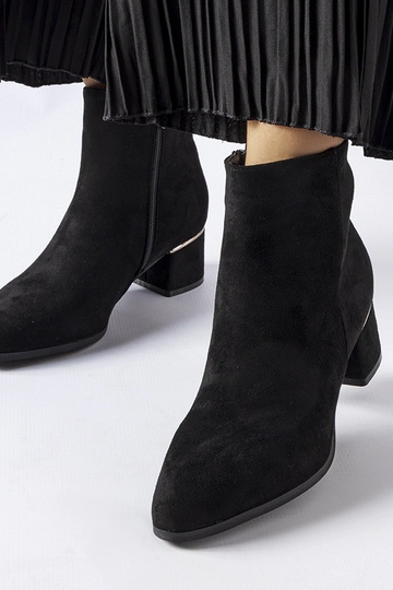 Anfibi neri con tacco...