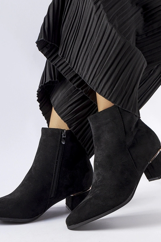 Anfibi neri con tacco basso, "Tayyib"