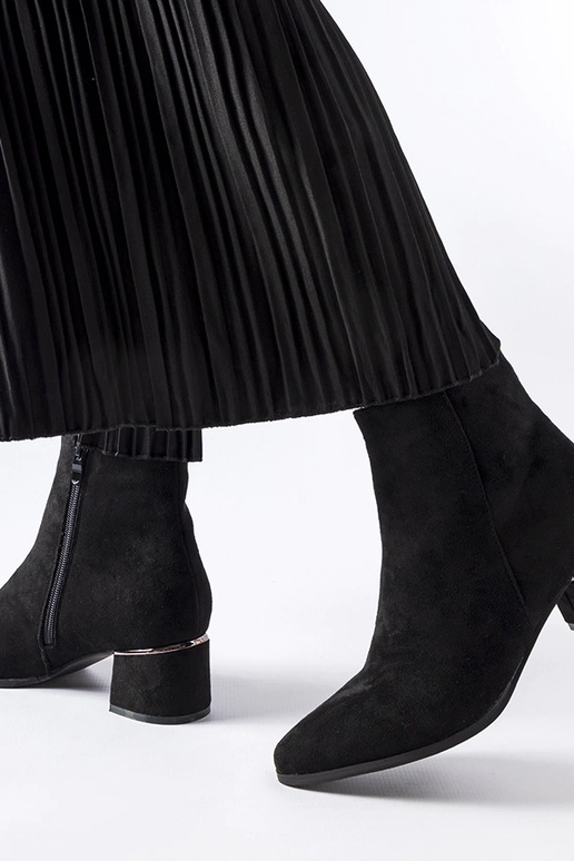 Anfibi neri con tacco basso, "Tayyib"