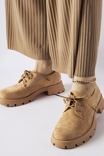 Mocassini marroni su suola...