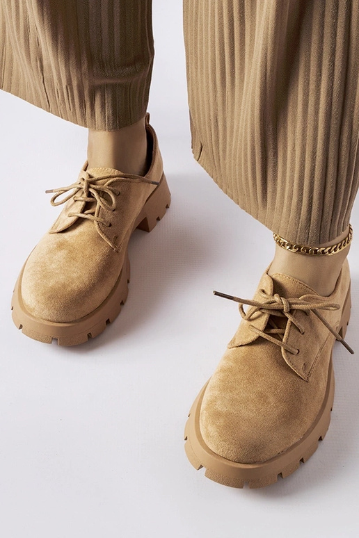 Mocassini marroni su suola massiccia,... Mocassini marroni su suola massiccia,...